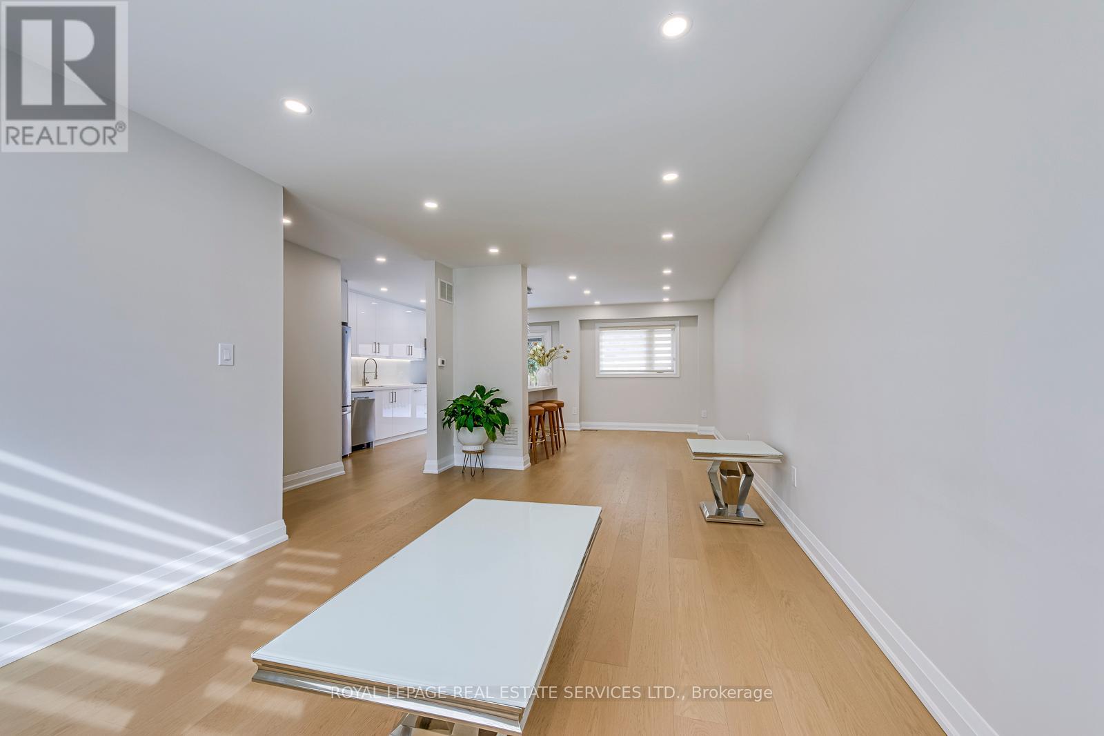 213 - 1055 Shawnmarr Drive W, Mississauga, Ontario  L5H 3V2 - Photo 8 - W12792936