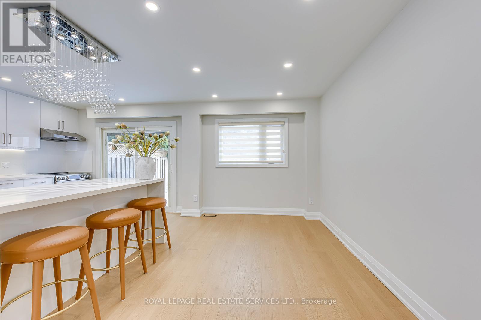 213 - 1055 Shawnmarr Drive W, Mississauga, Ontario  L5H 3V2 - Photo 9 - W12792936