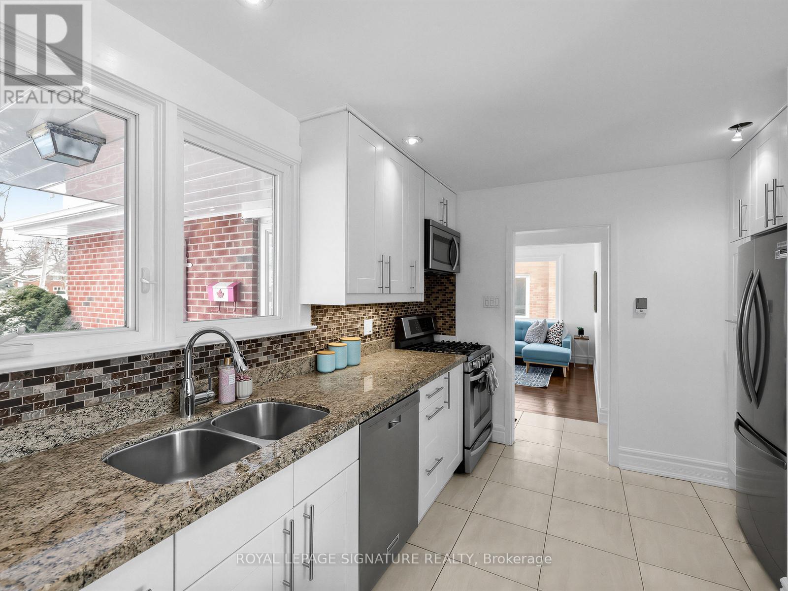 732 Melton Drive, Mississauga, Ontario  L4Y 1K6 - Photo 16 - W12792982