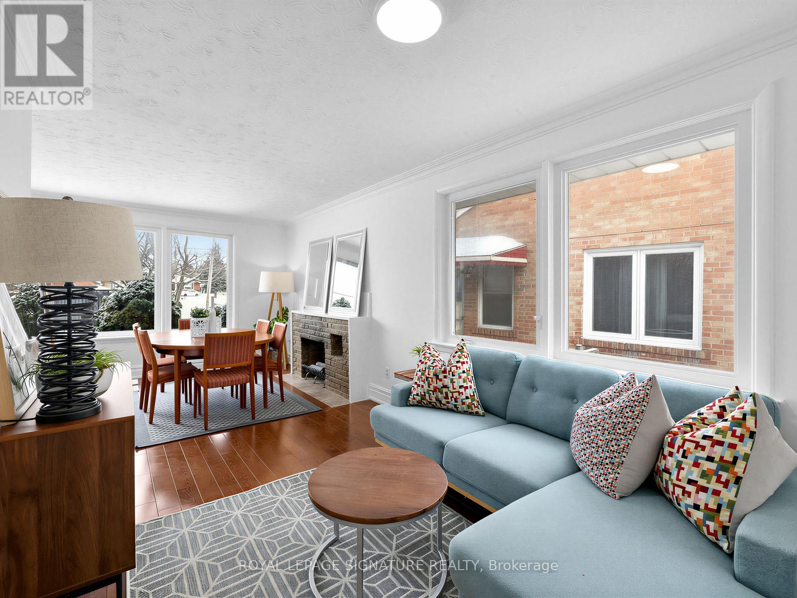 732 Melton Drive, Mississauga, Ontario  L4Y 1K6 - Photo 3 - W12792982