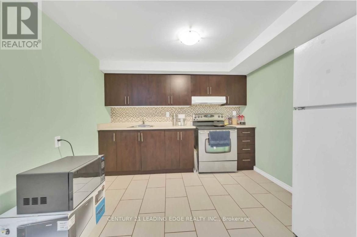 Bsmnt - 2 Desert Sand Drive, Brampton, Ontario  L6R 1P9 - Photo 3 - W12793000