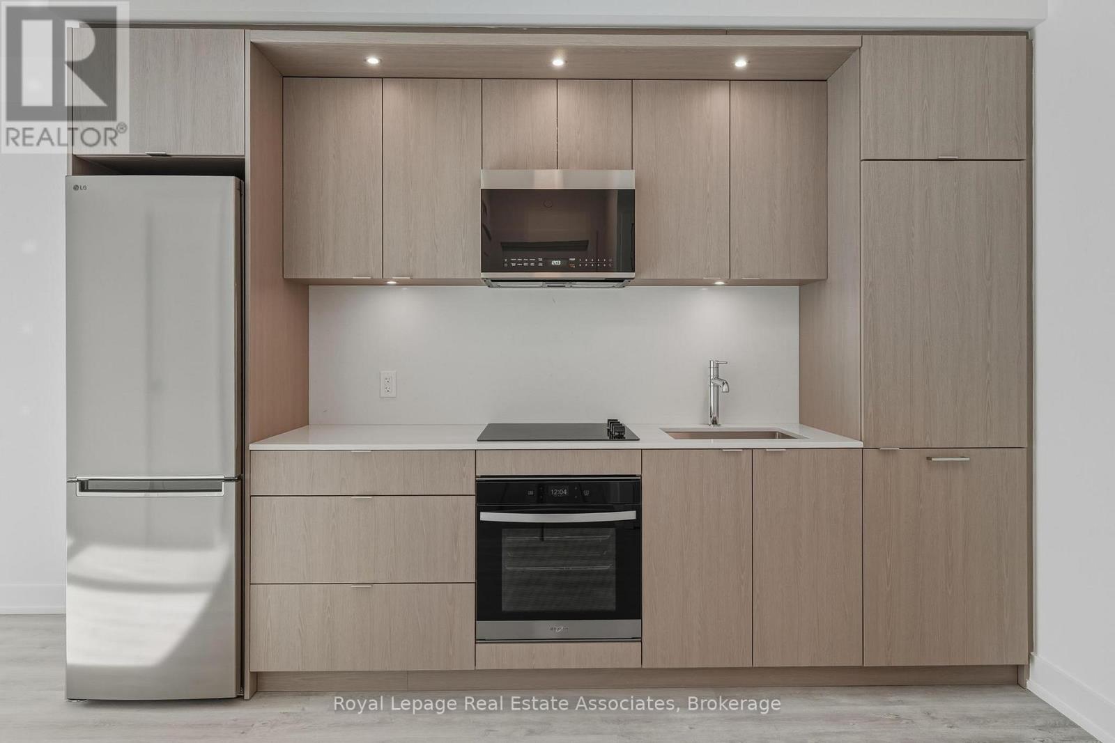 1605 - 60 Central Park Roadway, Toronto, Ontario  M9A 3K1 - Photo 3 - W12793034