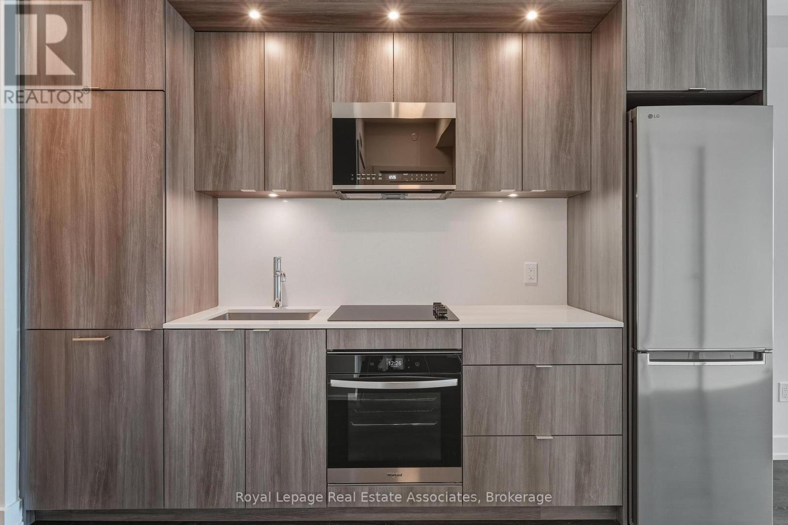 1611 - 60 Central Park Roadway, Toronto (Islington-City Centre West), Ontario  M9A 3K1 - Photo 3 - W12793054