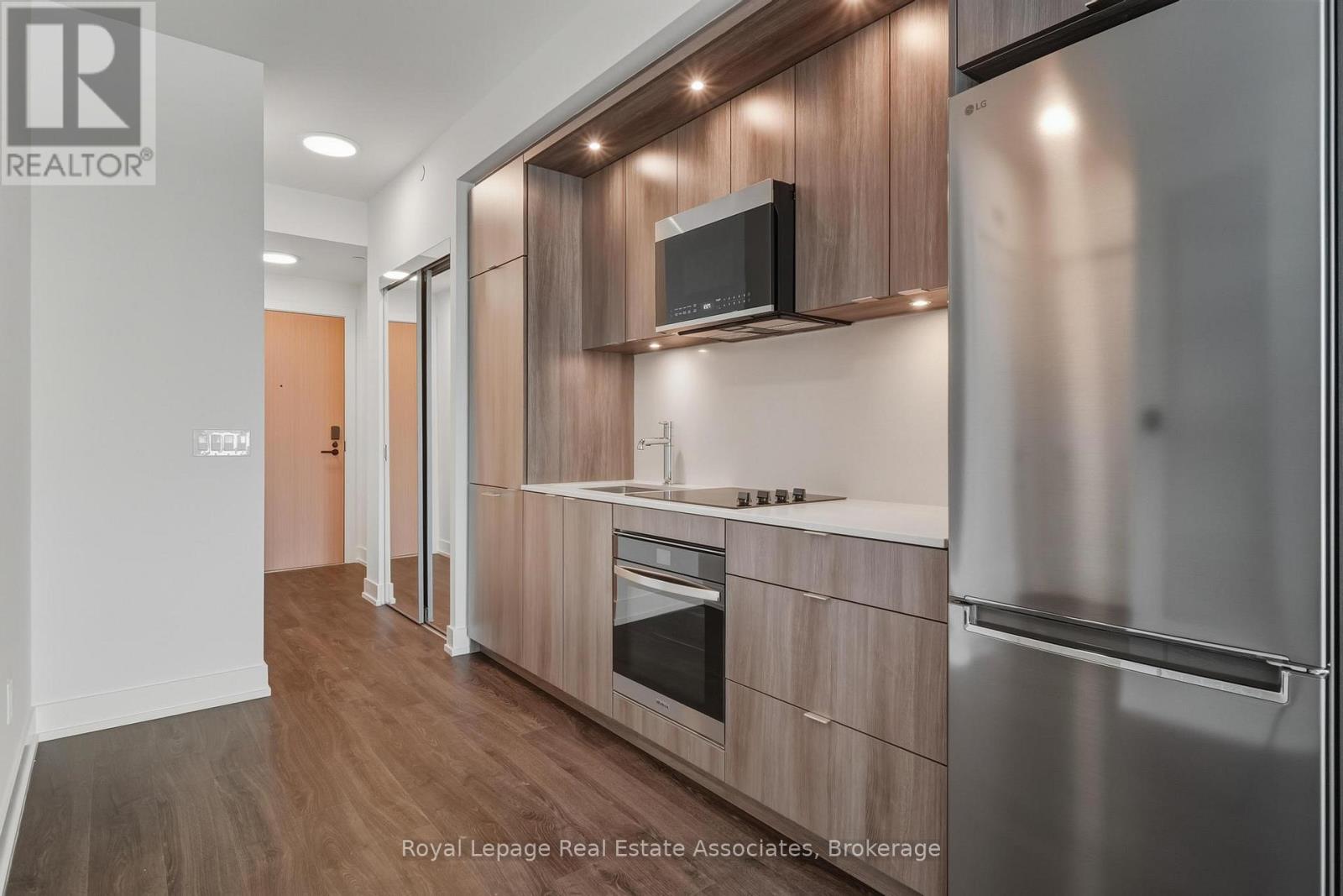 1611 - 60 Central Park Roadway, Toronto (Islington-City Centre West), Ontario  M9A 3K1 - Photo 4 - W12793054