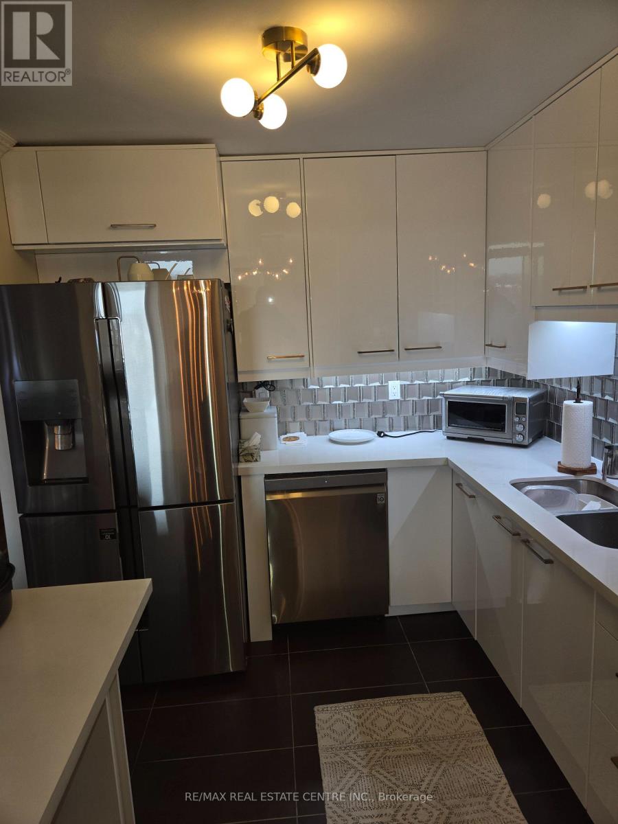 704 - 355 Rathburn Road E, Mississauga, Ontario L4Z 1H4 - Photo 11 - W12793066