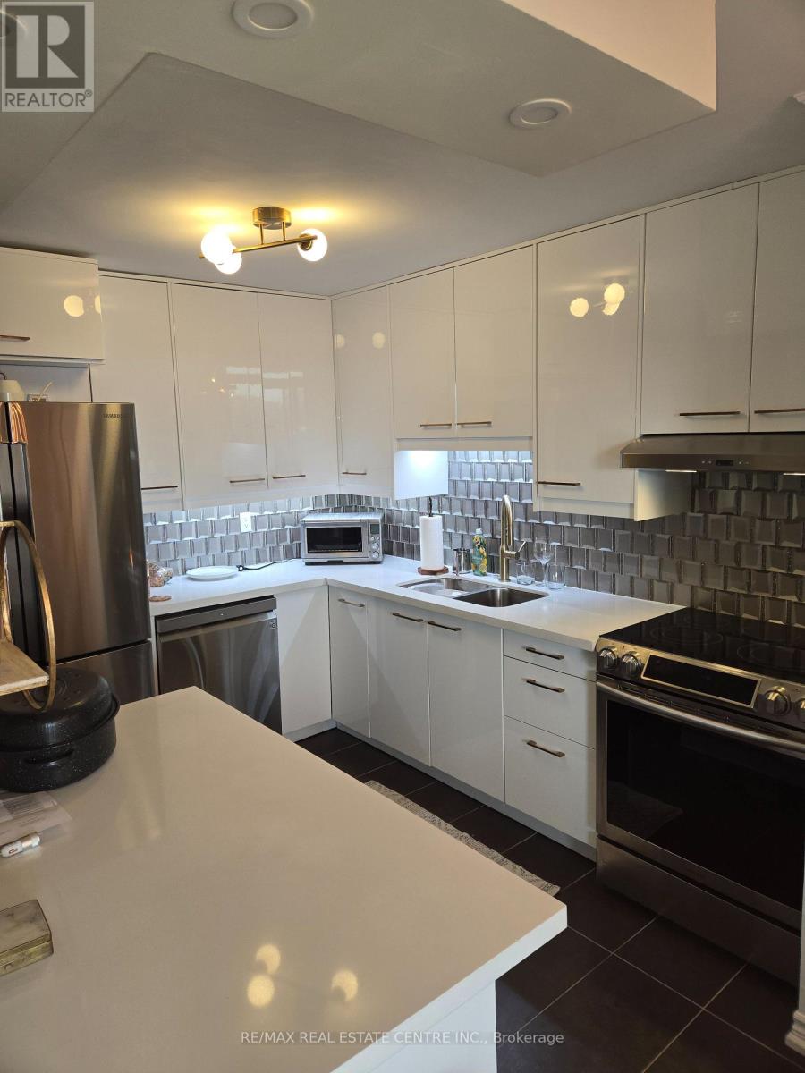 704 - 355 Rathburn Road E, Mississauga, Ontario L4Z 1H4 - Photo 6 - W12793066