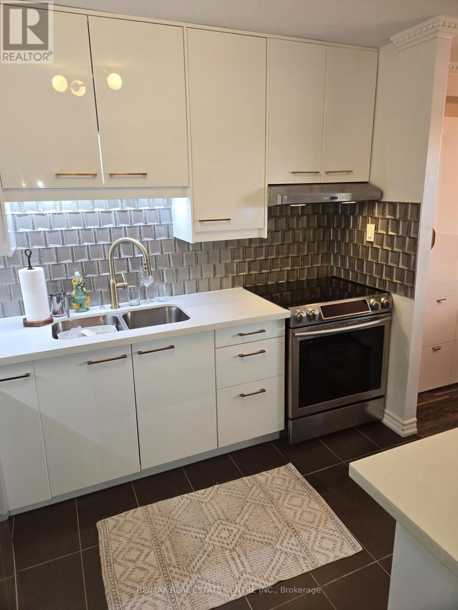 704 - 355 Rathburn Road E, Mississauga, Ontario L4Z 1H4 - Photo 7 - W12793066