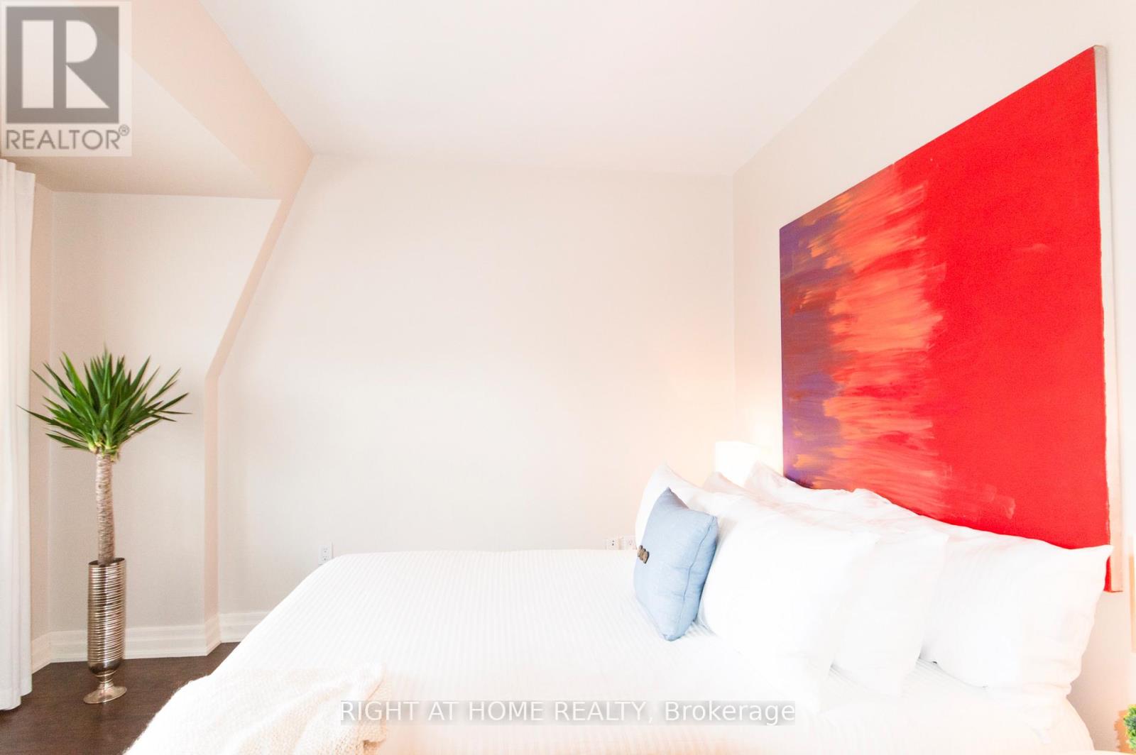 Upper - 612 St Clarens Avenue, Toronto, Ontario  M6H 3W9 - Photo 10 - W12793096