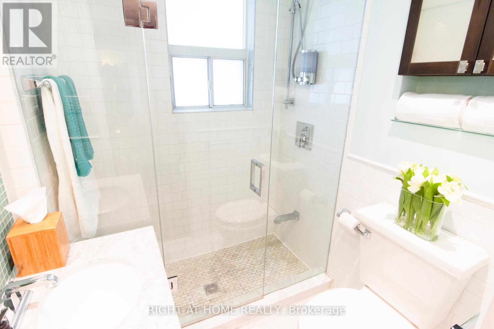 Upper - 612 St Clarens Avenue, Toronto, Ontario  M6H 3W9 - Photo 13 - W12793096