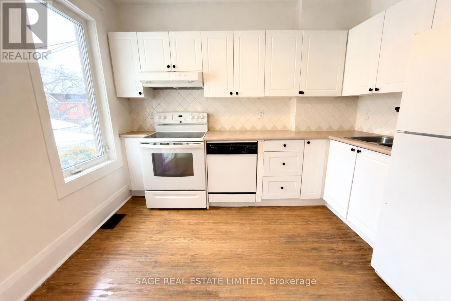 Upper - 129 Gilmour Avenue, Toronto, Ontario  M6P 3B2 - Photo 15 - W12793110