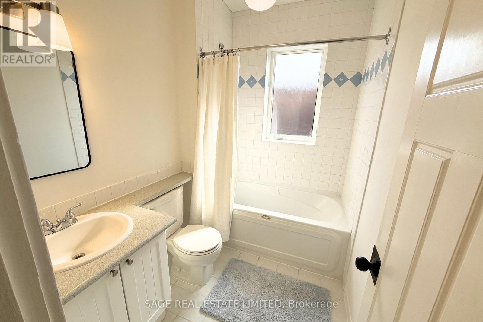 Upper - 129 Gilmour Avenue, Toronto, Ontario  M6P 3B2 - Photo 20 - W12793110