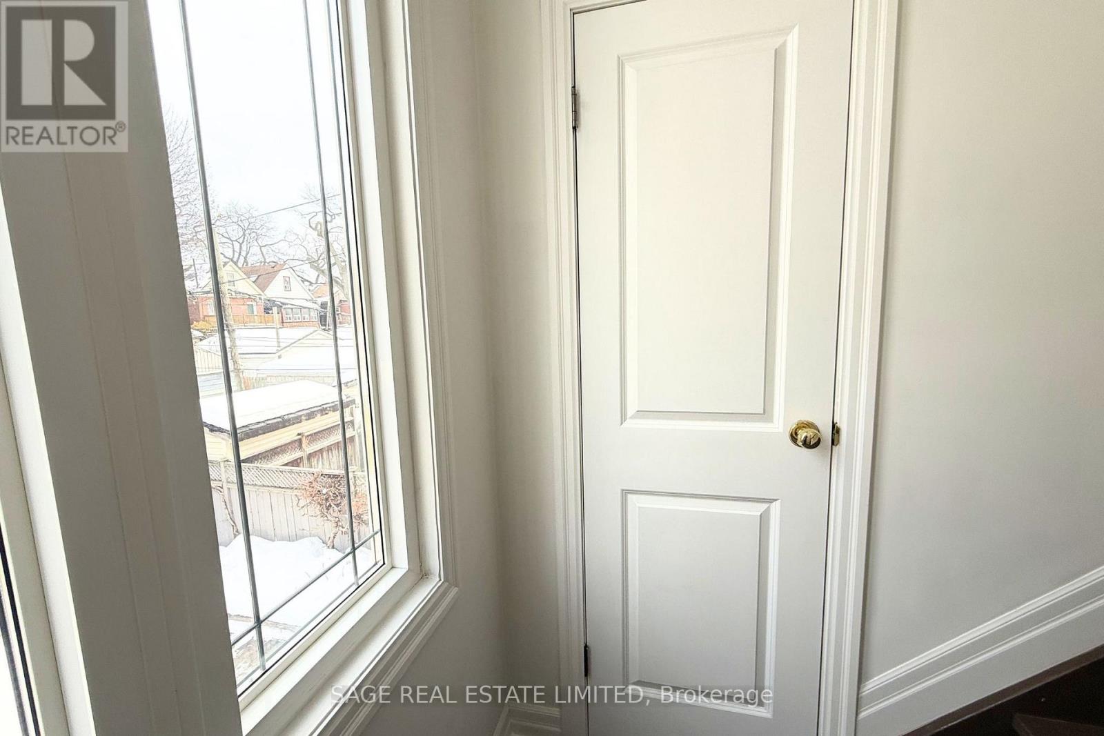 Upper - 129 Gilmour Avenue, Toronto, Ontario  M6P 3B2 - Photo 25 - W12793110