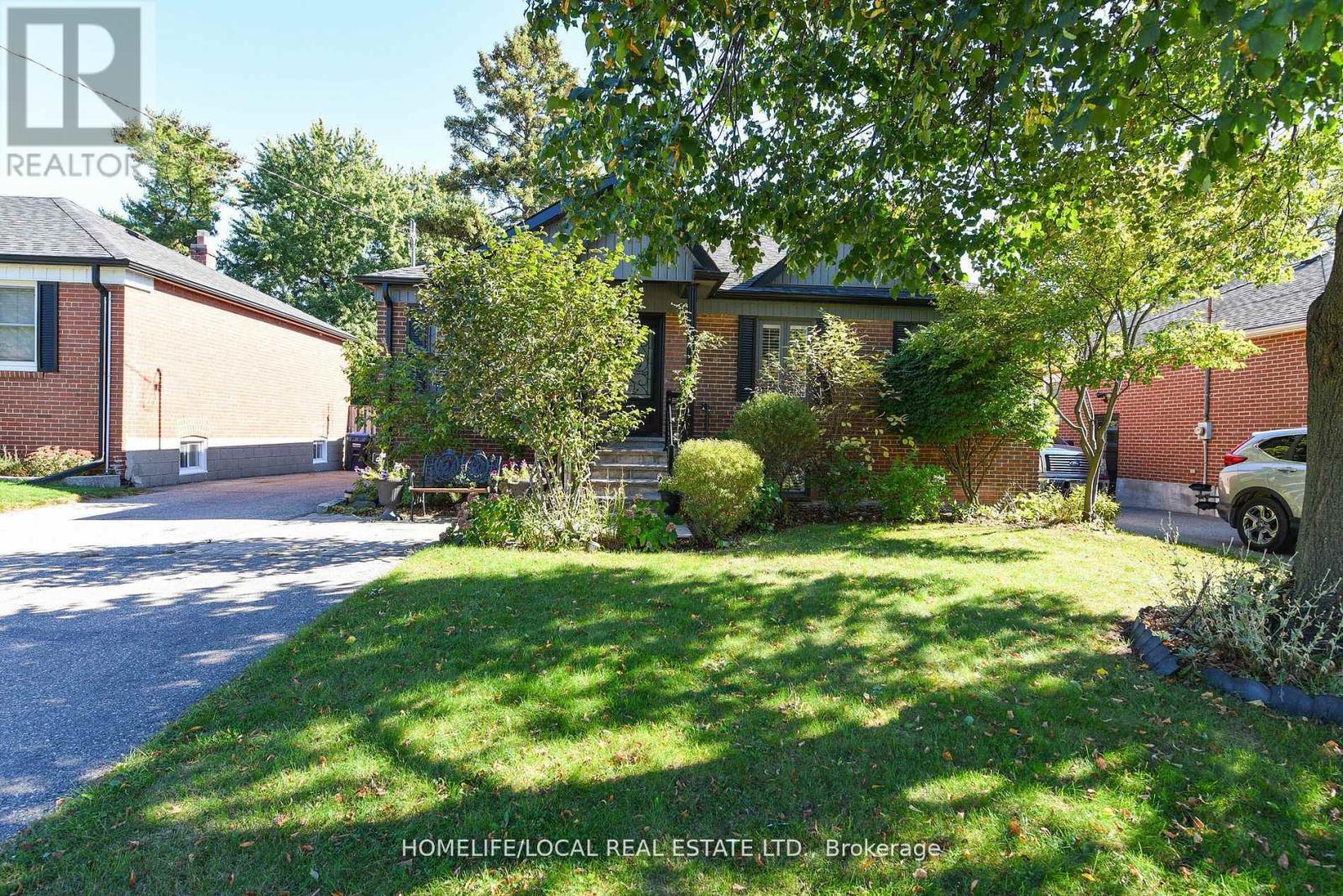 570 Exbury Crescent, Mississauga, Ontario  L5G 2P4 - Photo 2 - W12793134