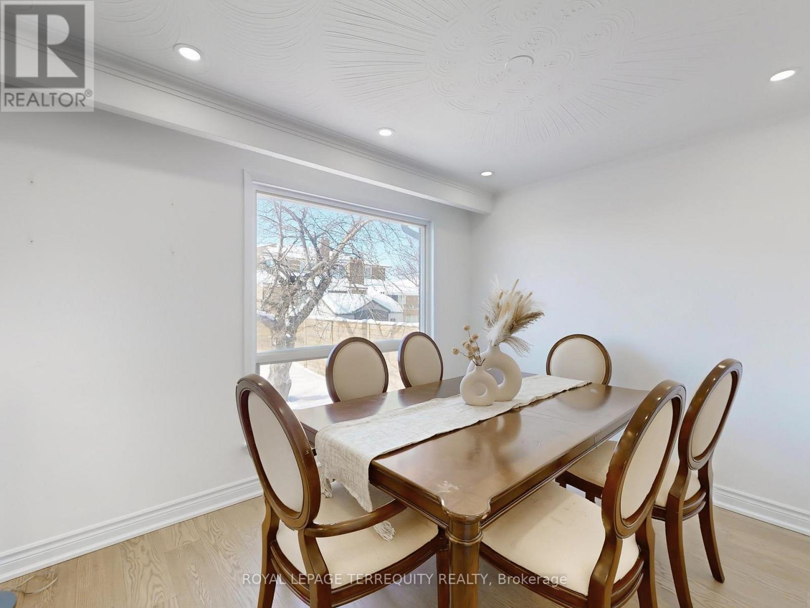 28 Peterson Drive, Toronto, Ontario  M9M 1X1 - Photo 10 - W12793168