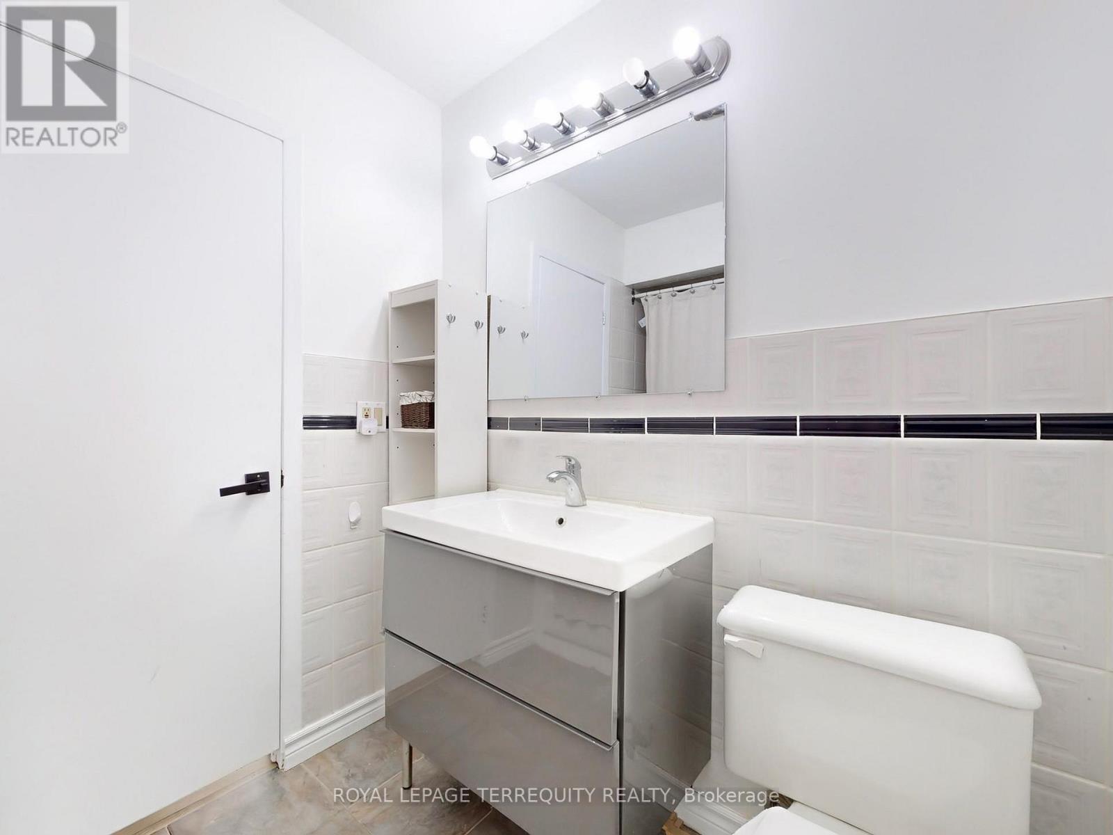 28 Peterson Drive, Toronto, Ontario  M9M 1X1 - Photo 18 - W12793168