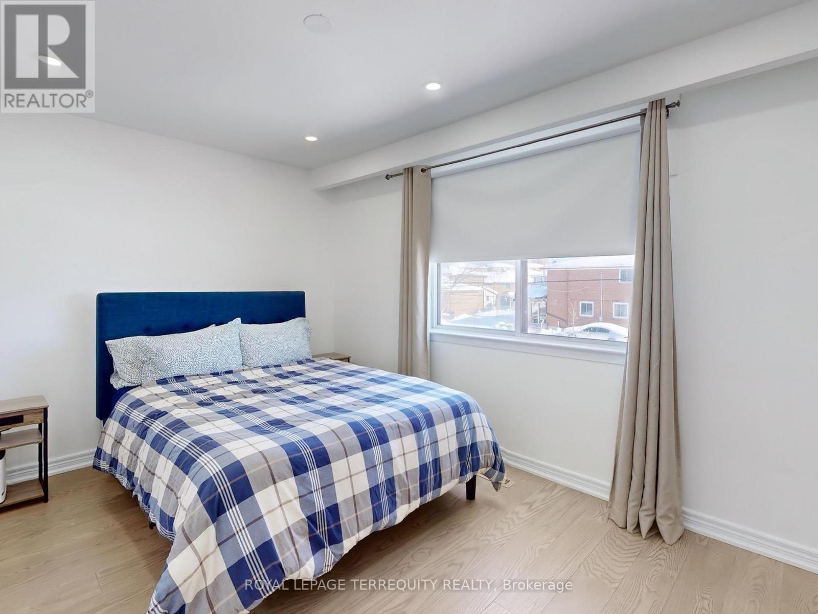 28 Peterson Drive, Toronto, Ontario  M9M 1X1 - Photo 20 - W12793168