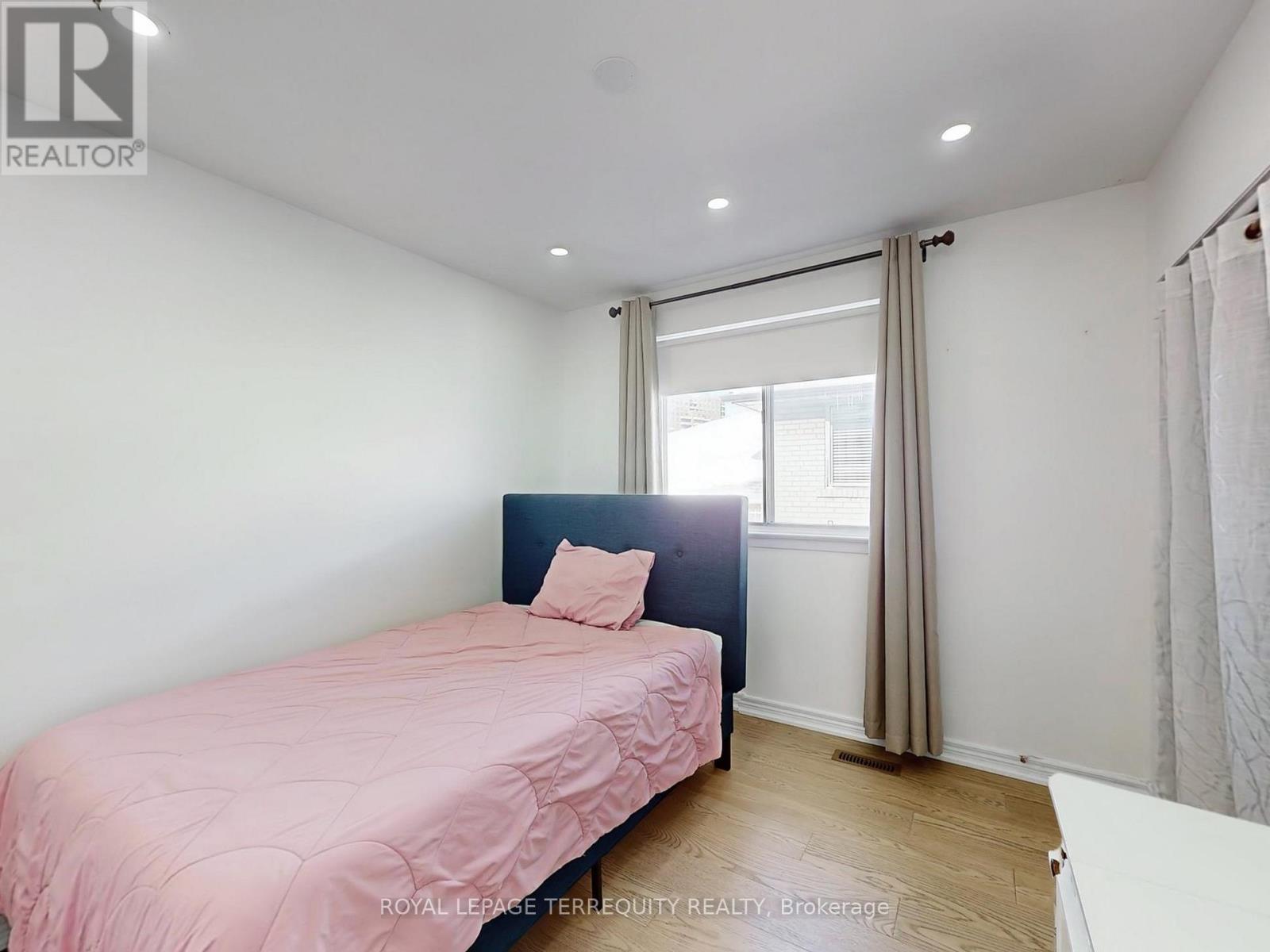 28 Peterson Drive, Toronto, Ontario  M9M 1X1 - Photo 22 - W12793168