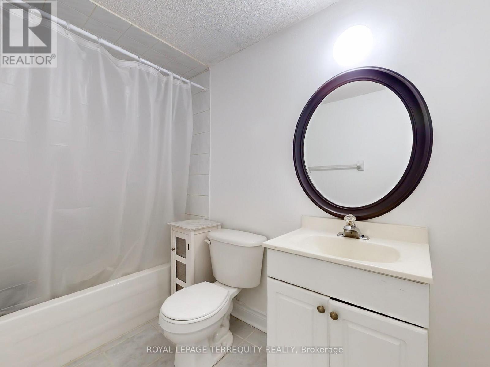 28 Peterson Drive, Toronto, Ontario  M9M 1X1 - Photo 30 - W12793168