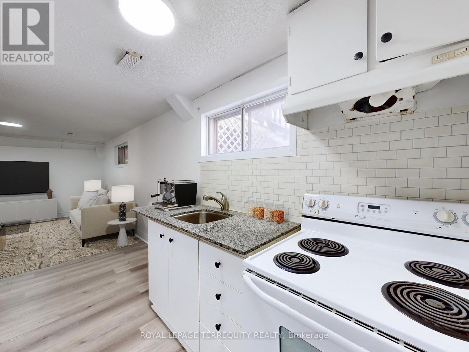 28 Peterson Drive, Toronto, Ontario  M9M 1X1 - Photo 32 - W12793168