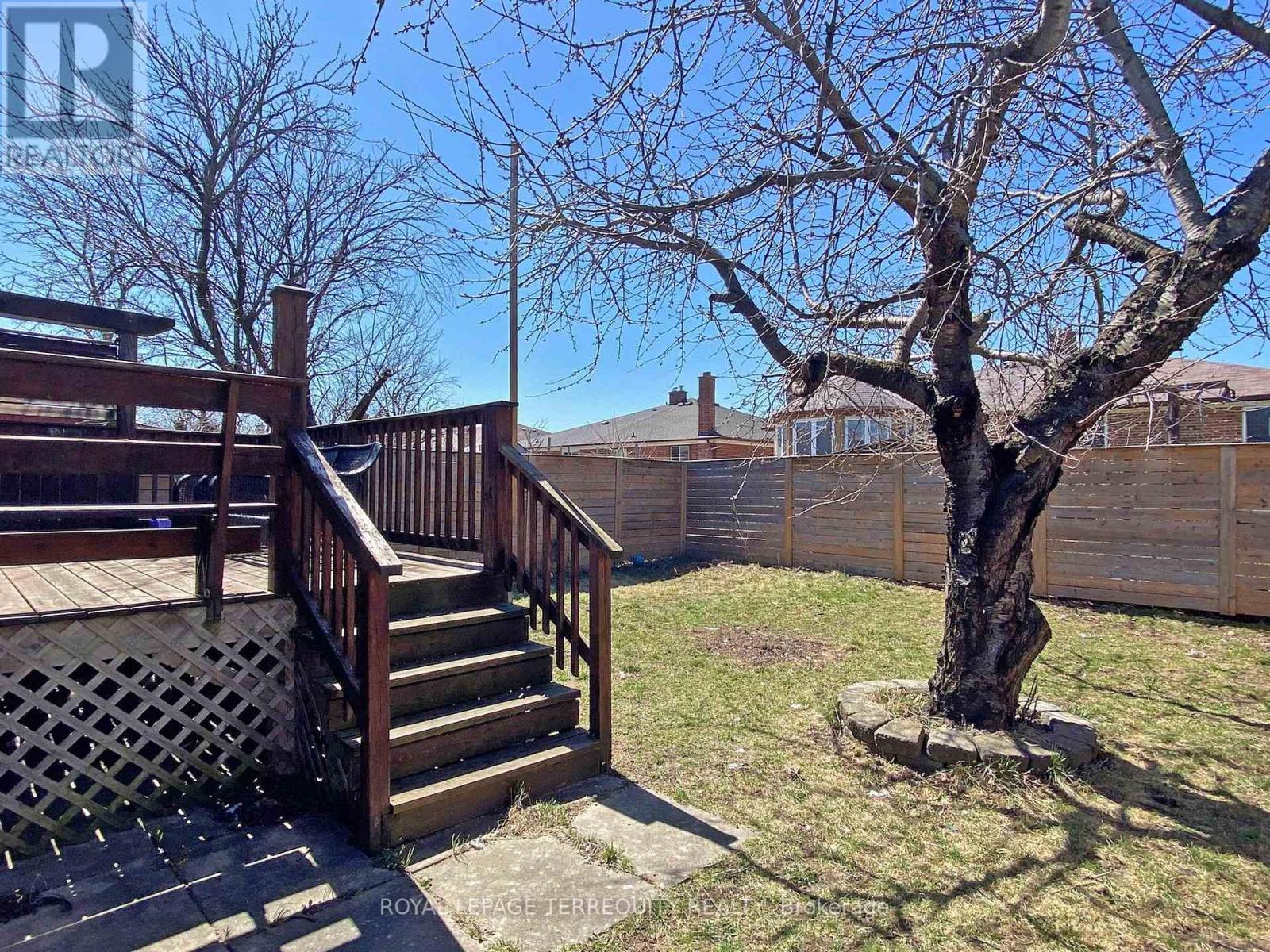 28 Peterson Drive, Toronto, Ontario  M9M 1X1 - Photo 35 - W12793168