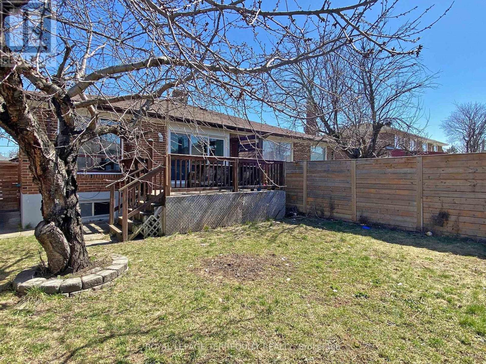 28 Peterson Drive, Toronto, Ontario  M9M 1X1 - Photo 37 - W12793168