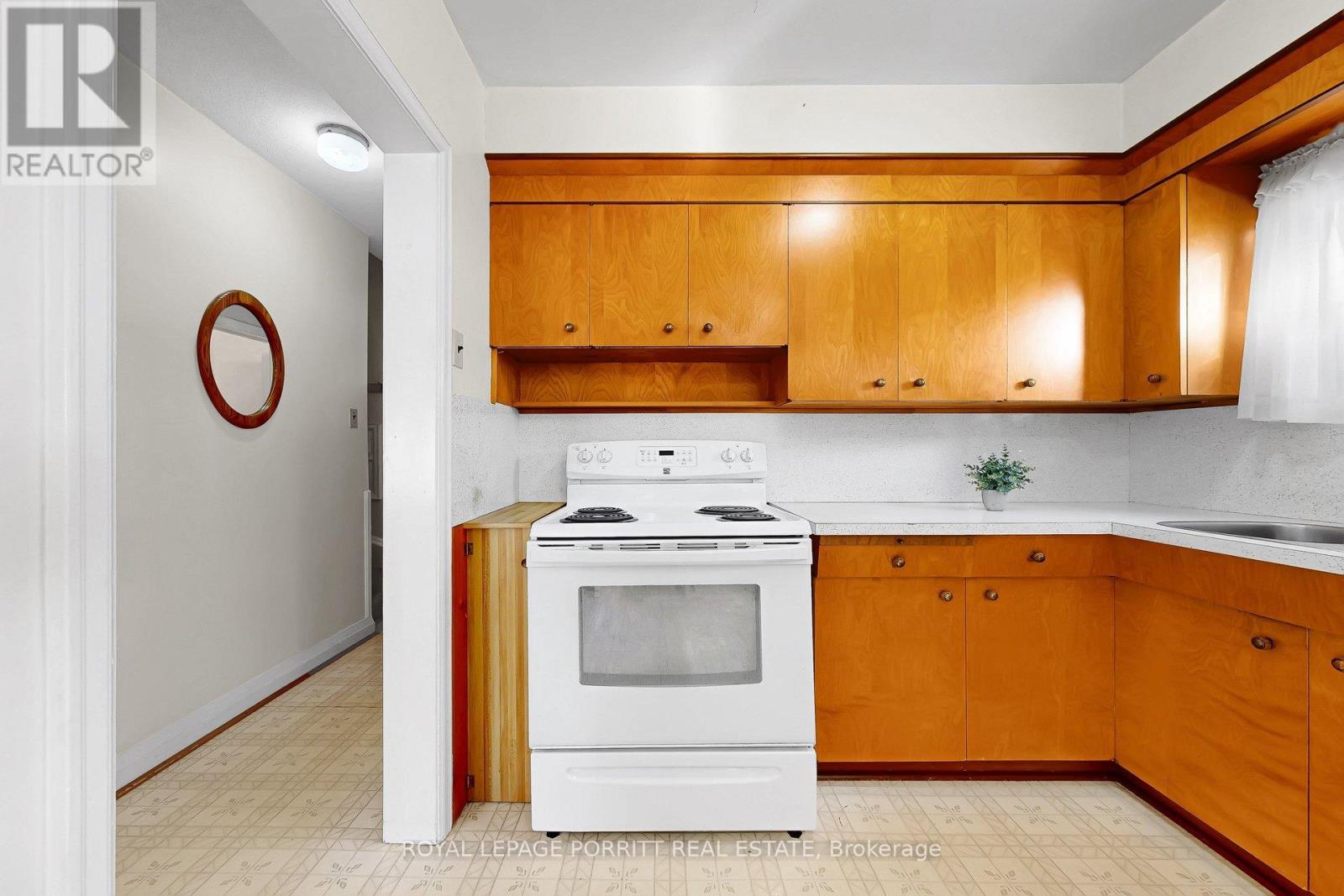 38 Eltham Drive, Toronto, Ontario  M8W 2J2 - Photo 11 - W12793230