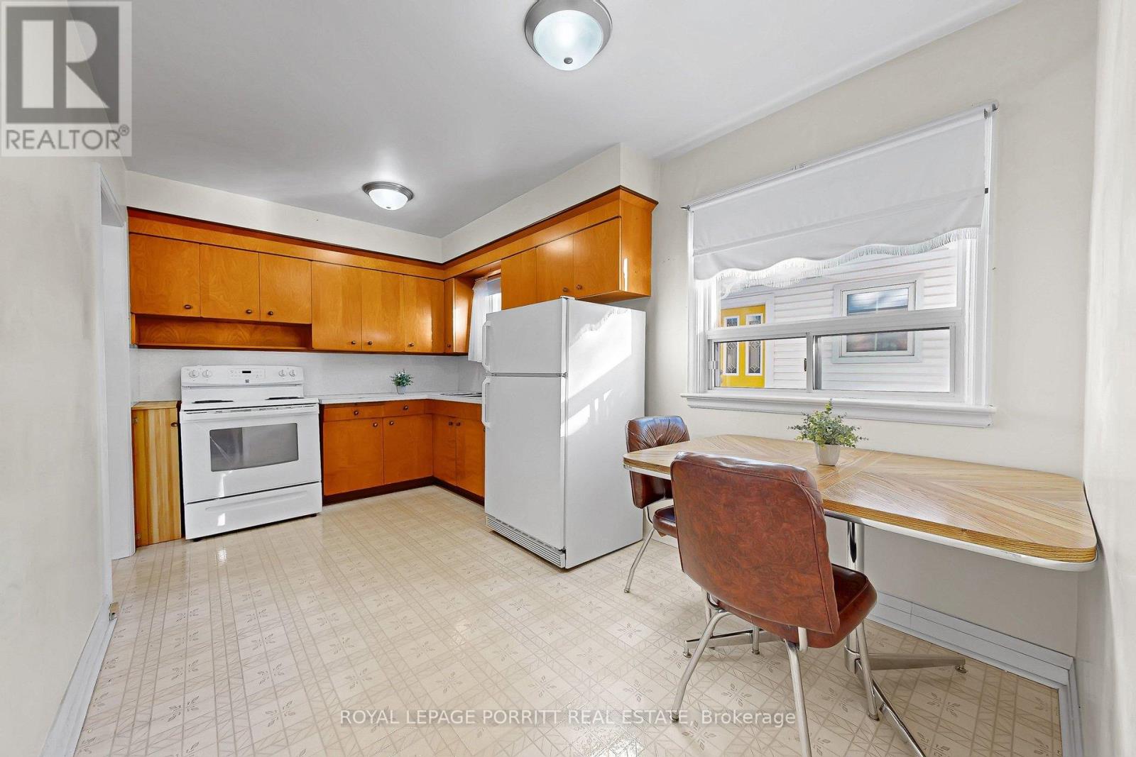 38 Eltham Drive, Toronto, Ontario  M8W 2J2 - Photo 7 - W12793230