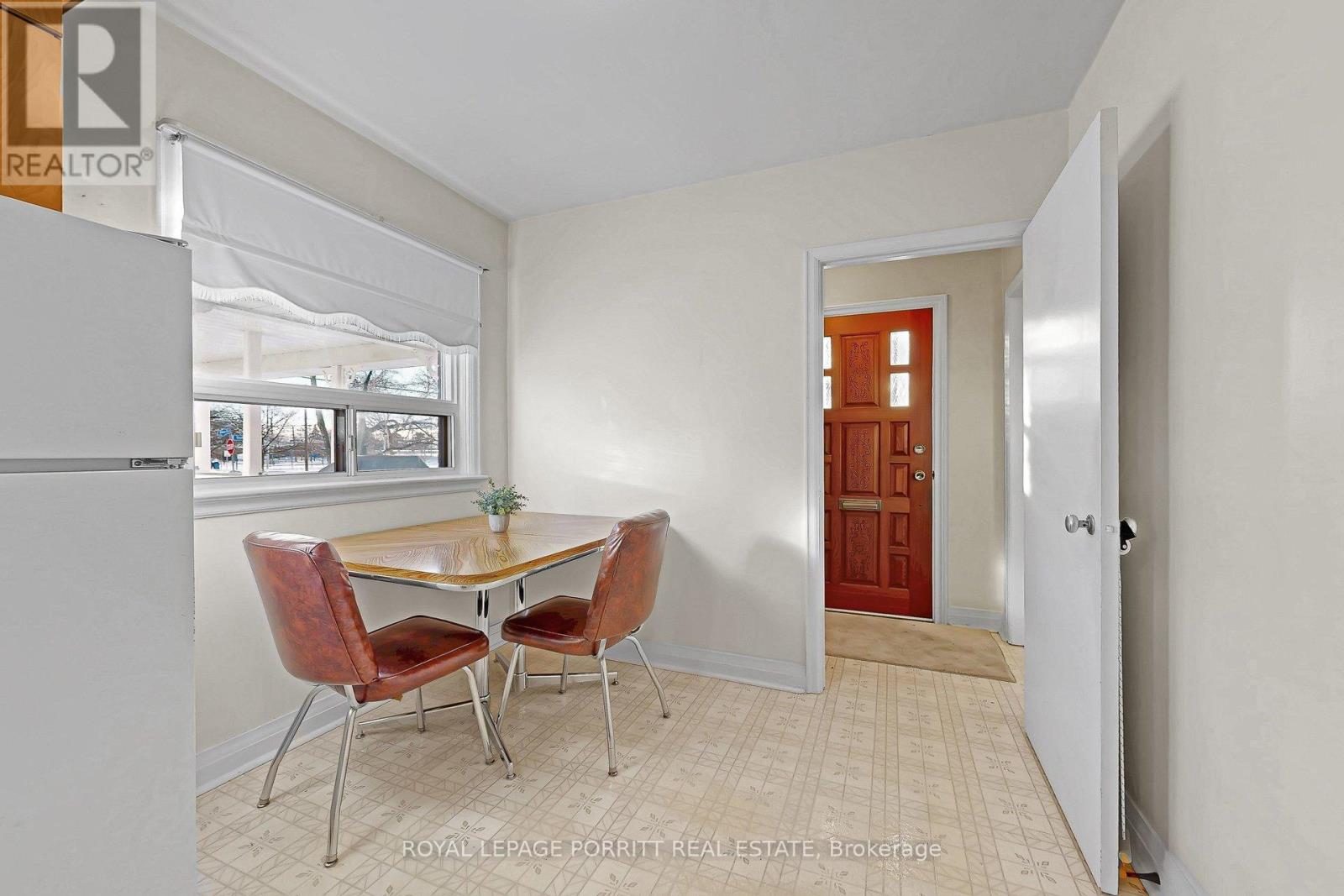 38 Eltham Drive, Toronto, Ontario  M8W 2J2 - Photo 8 - W12793230