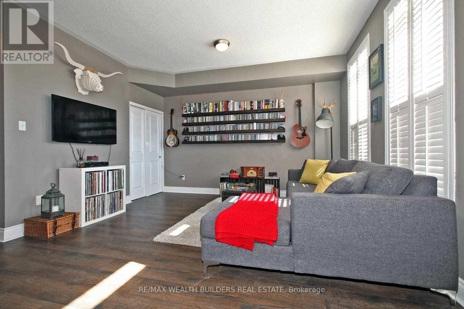 8 - 3000 Lake Shore Blvd West Boulevard, Toronto, Ontario  M8V 4B9 - Photo 3 - W12793236