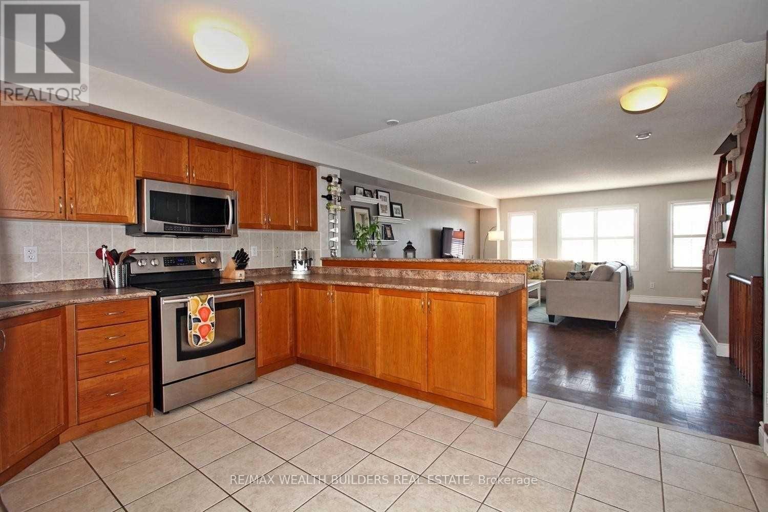 8 - 3000 Lake Shore Blvd West Boulevard, Toronto, Ontario  M8V 4B9 - Photo 5 - W12793236