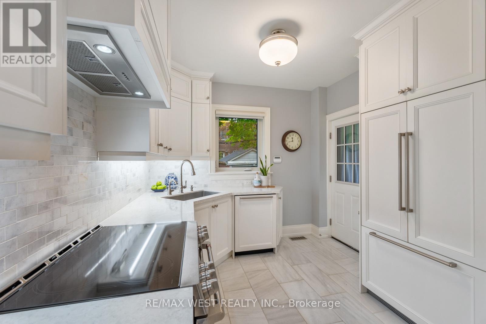 470 Runnymede Road, Toronto, Ontario  M6S 2Z2 - Photo 18 - W12793278