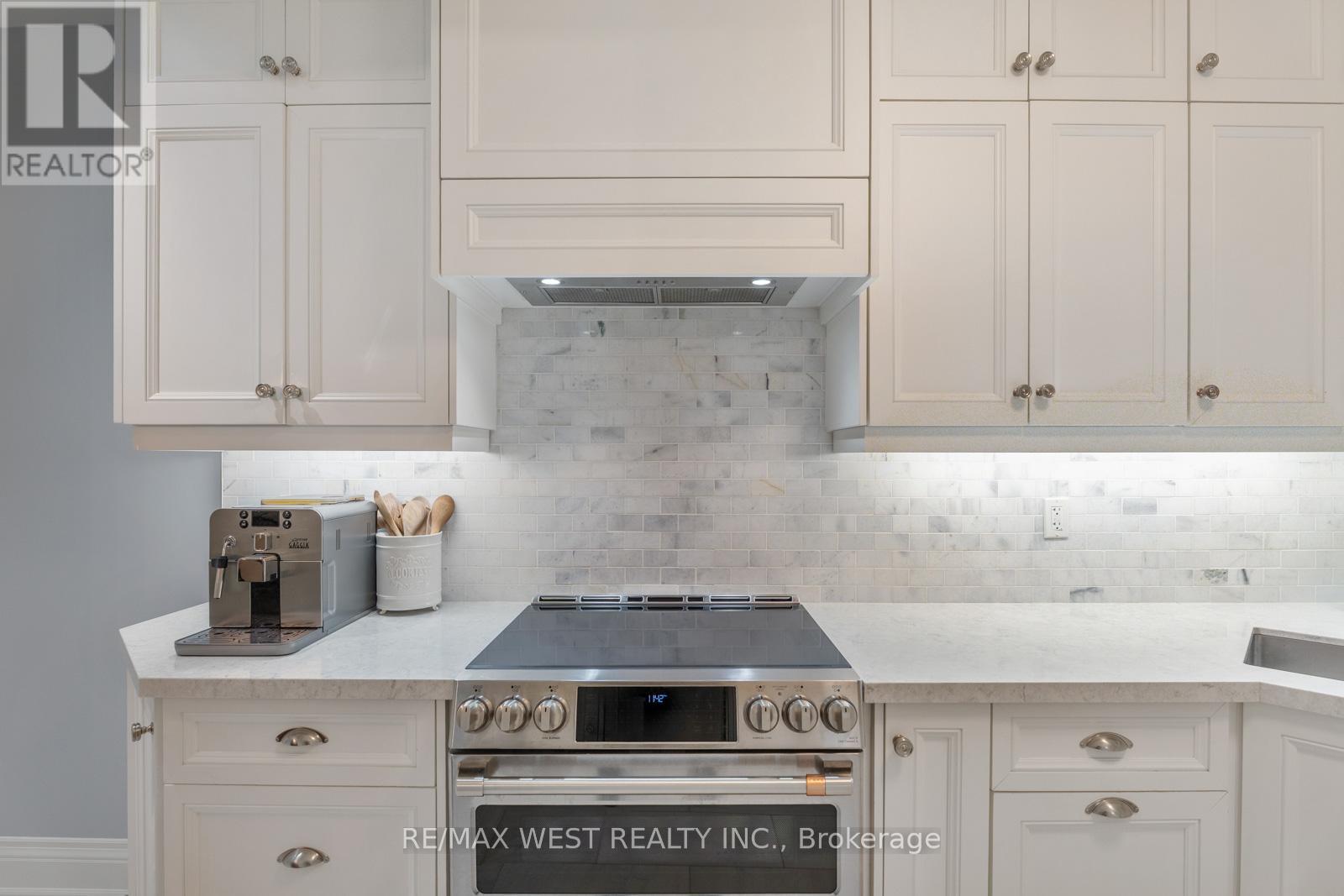 470 Runnymede Road, Toronto, Ontario  M6S 2Z2 - Photo 20 - W12793278