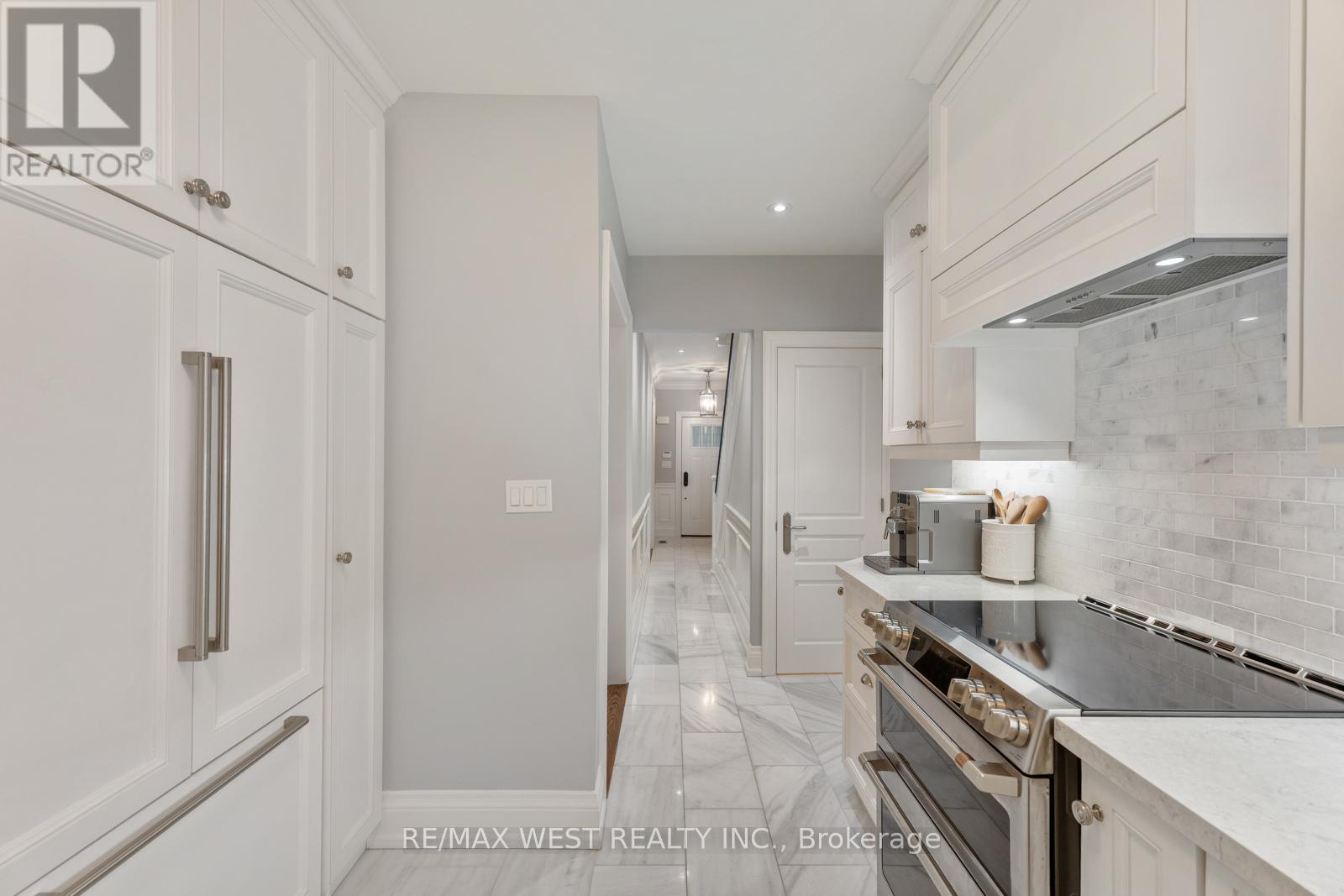 470 Runnymede Road, Toronto, Ontario  M6S 2Z2 - Photo 22 - W12793278