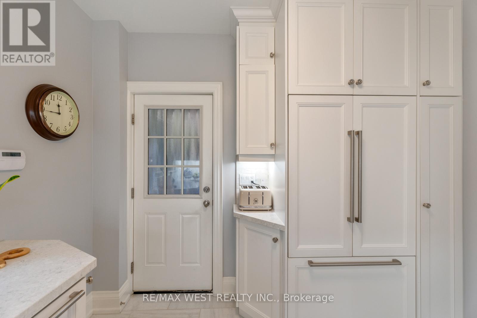 470 Runnymede Road, Toronto, Ontario  M6S 2Z2 - Photo 24 - W12793278