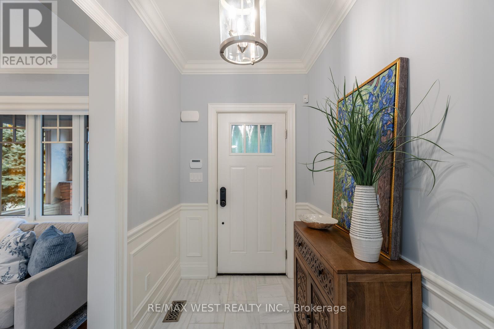 470 Runnymede Road, Toronto, Ontario  M6S 2Z2 - Photo 8 - W12793278