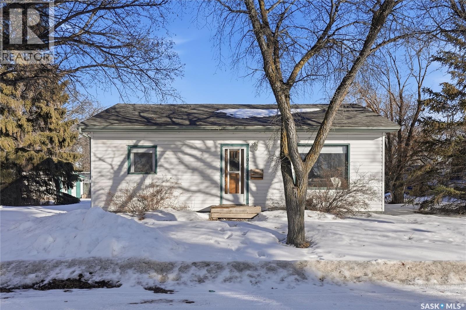 307 2nd Street W, Delisle, Saskatchewan  S0L 0P0 - Photo 3 - SK028696