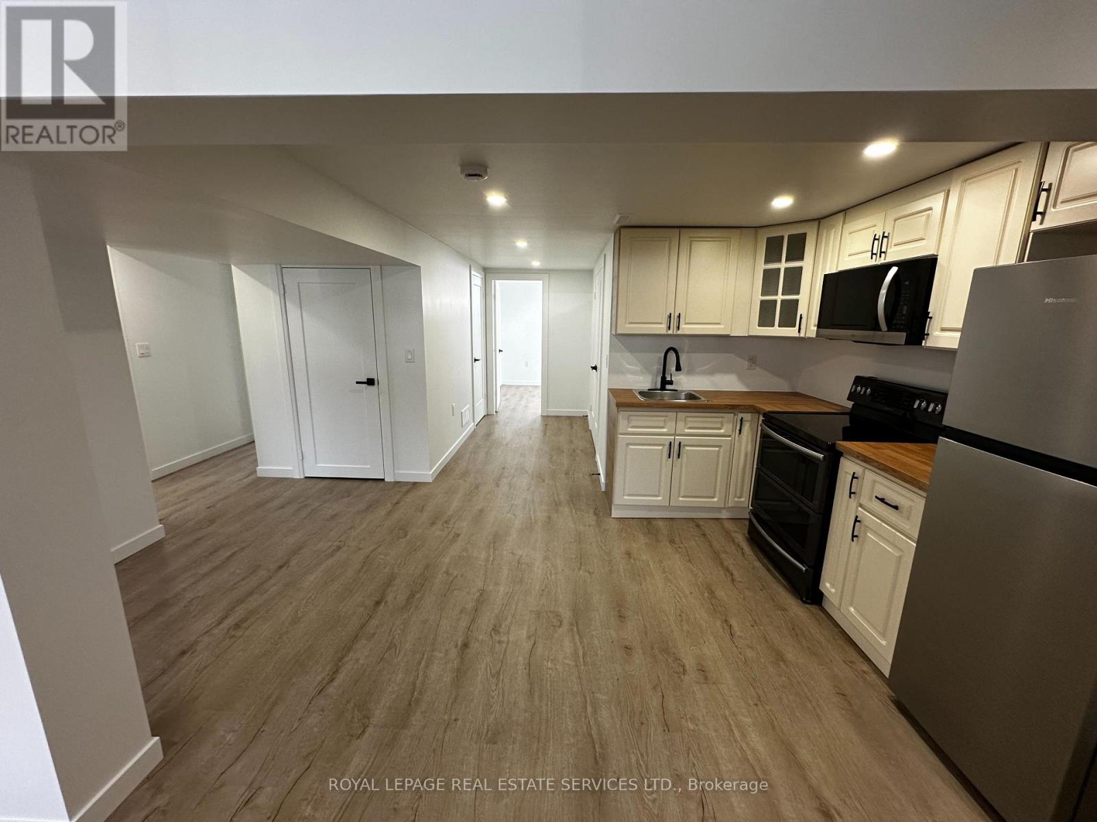 Lower - 35 Karen Crescent, Hamilton, Ontario  L9C 5M5 - Photo 1 - X12792962