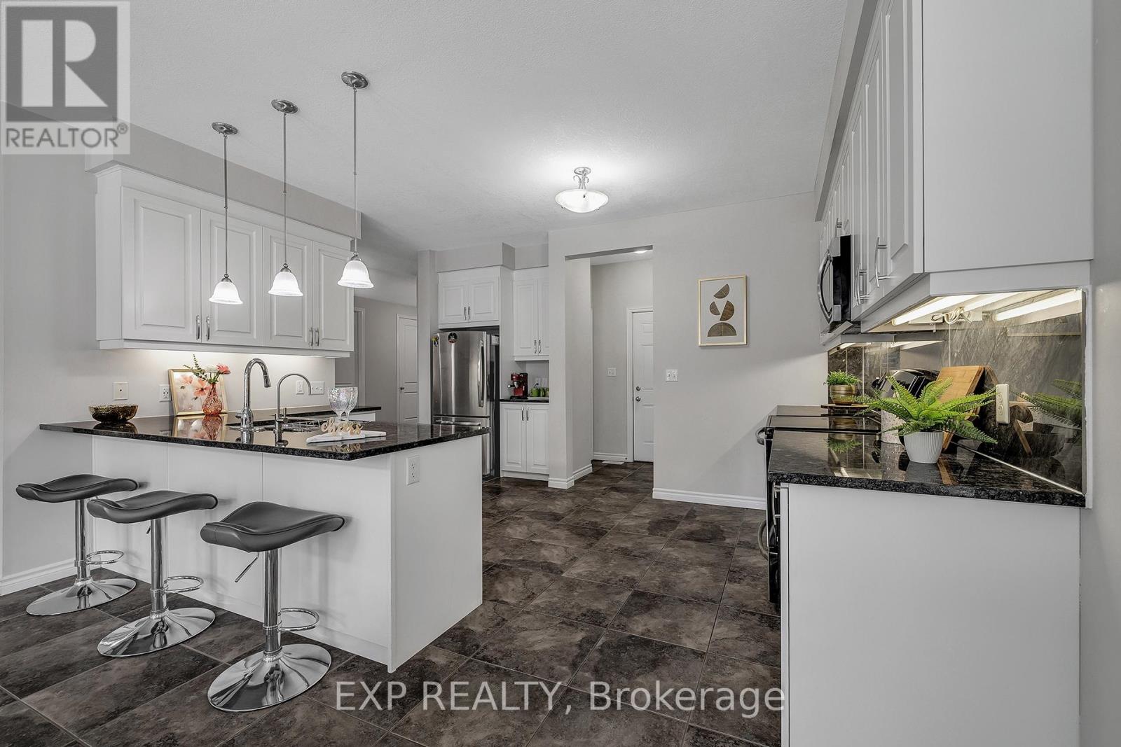 297 Thomas Slee Drive, Kitchener, Ontario  N2P 0B7 - Photo 7 - X12792974