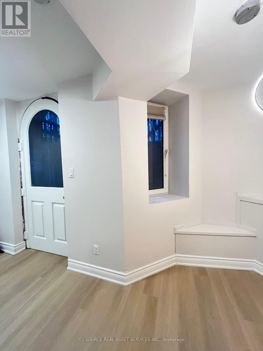 4 - 2 Bellwoods Park, Toronto, Ontario M6J 1S4 - Photo 3 - C12637974