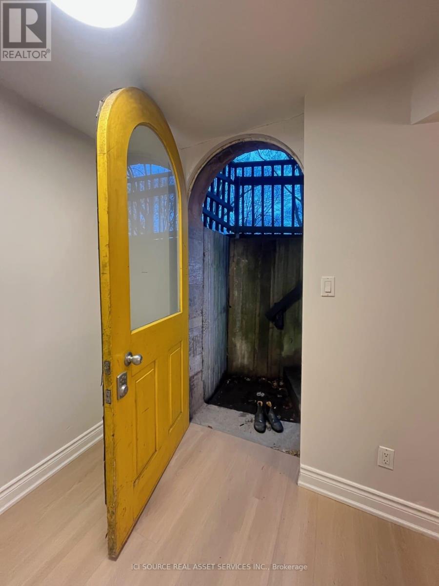 4 - 2 Bellwoods Park, Toronto, Ontario M6J 1S4 - Photo 2 - C12637974