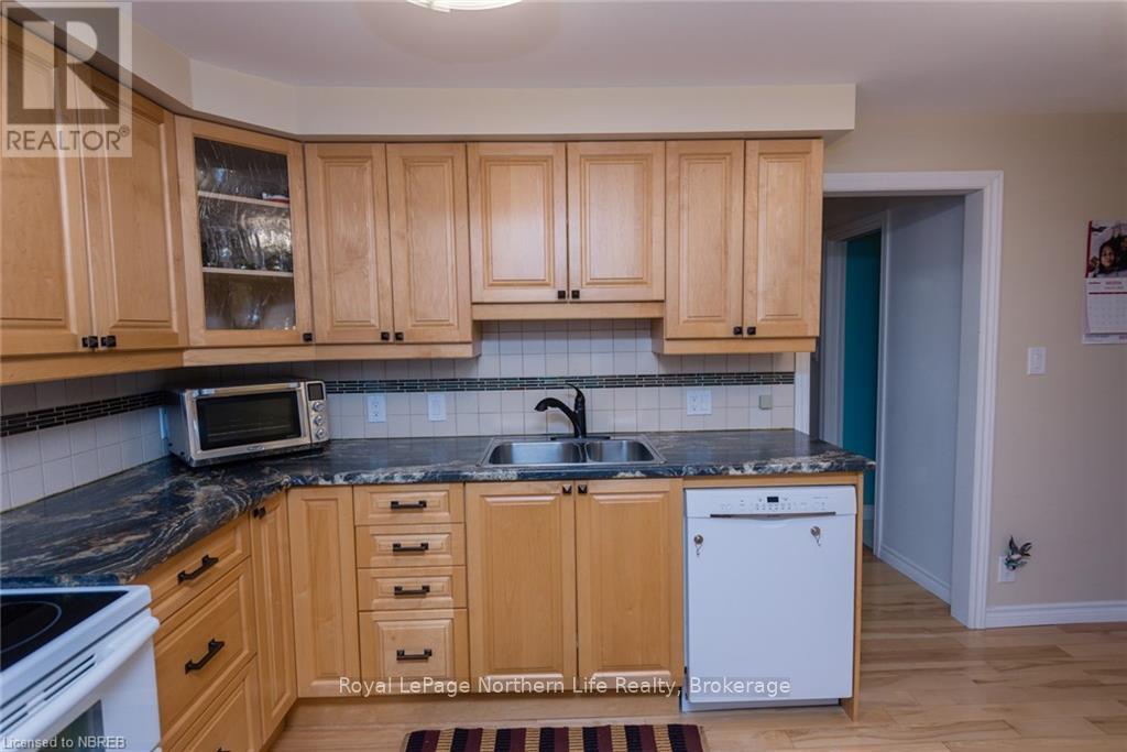 581 Banner Avenue, North Bay (Ferris), Ontario  P1A 1X7 - Photo 13 - X12793450