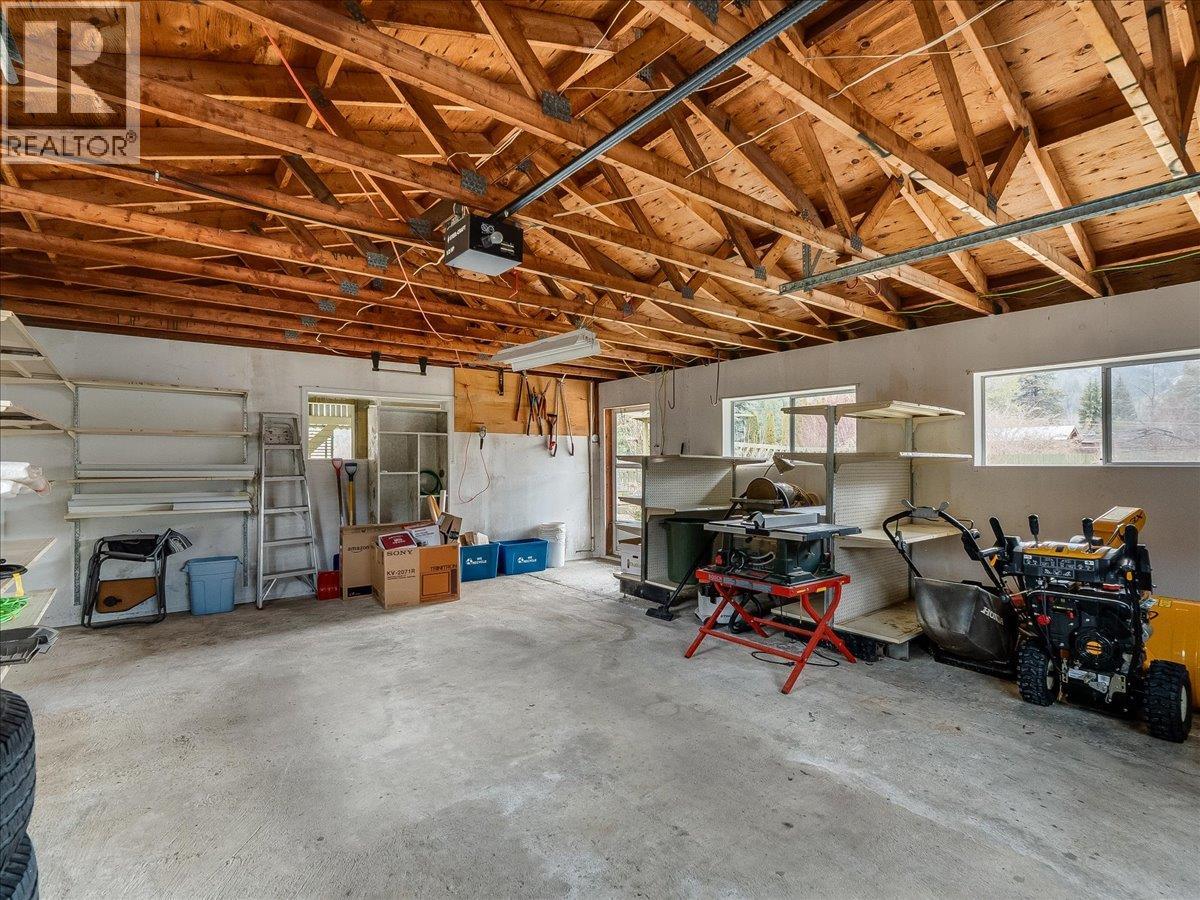 130 100th Street, Castlegar, British Columbia  V1N 3C5 - Photo 11 - 10375487