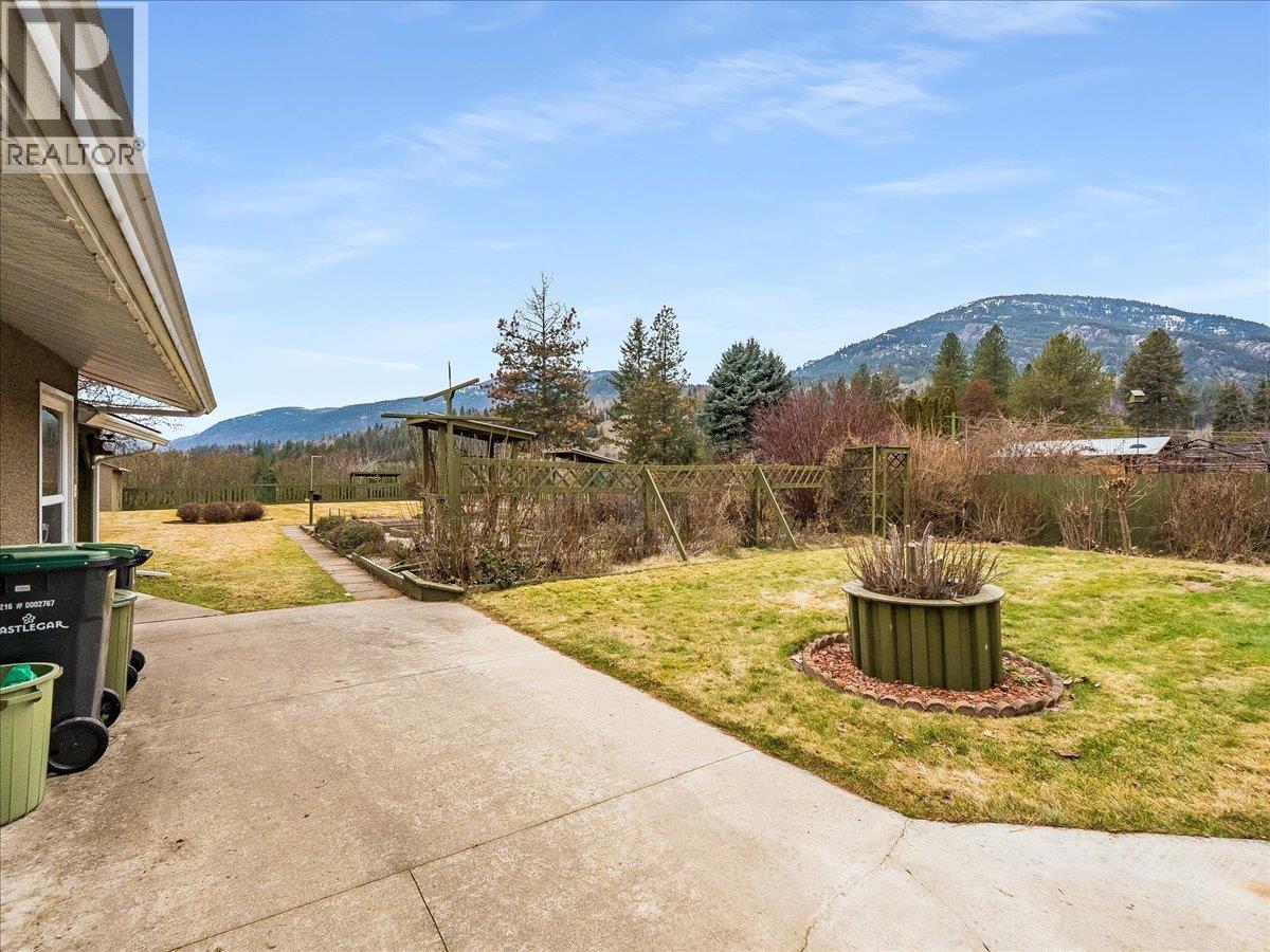 130 100th Street, Castlegar, British Columbia  V1N 3C5 - Photo 15 - 10375487