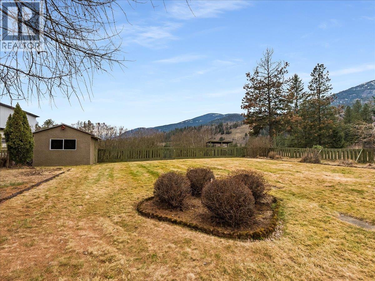 130 100th Street, Castlegar, British Columbia  V1N 3C5 - Photo 23 - 10375487