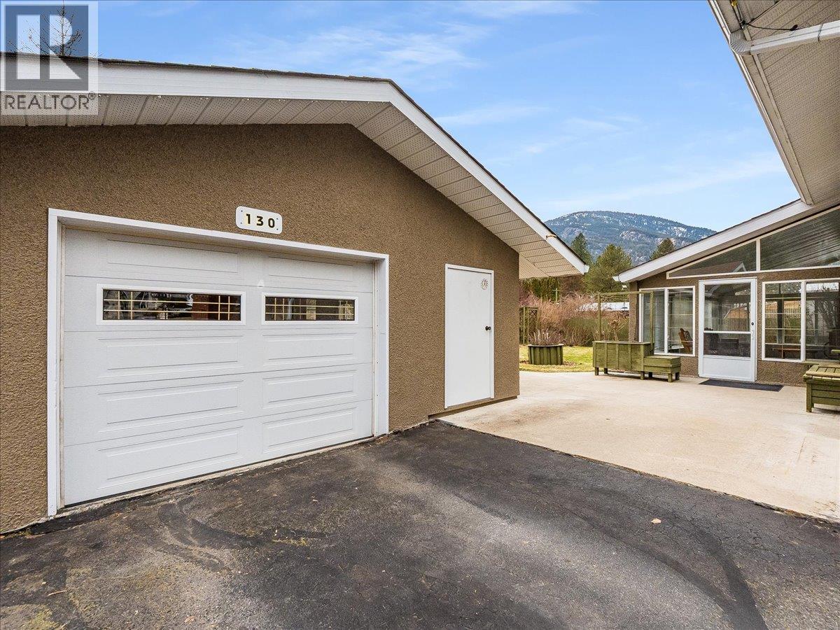130 100th Street, Castlegar, British Columbia  V1N 3C5 - Photo 7 - 10375487