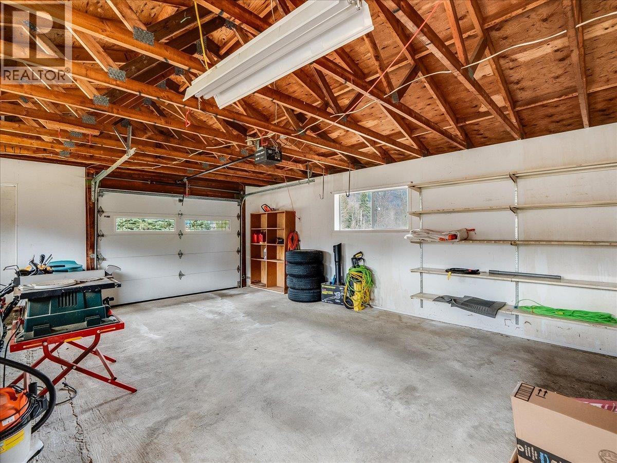 130 100th Street, Castlegar, British Columbia  V1N 3C5 - Photo 8 - 10375487