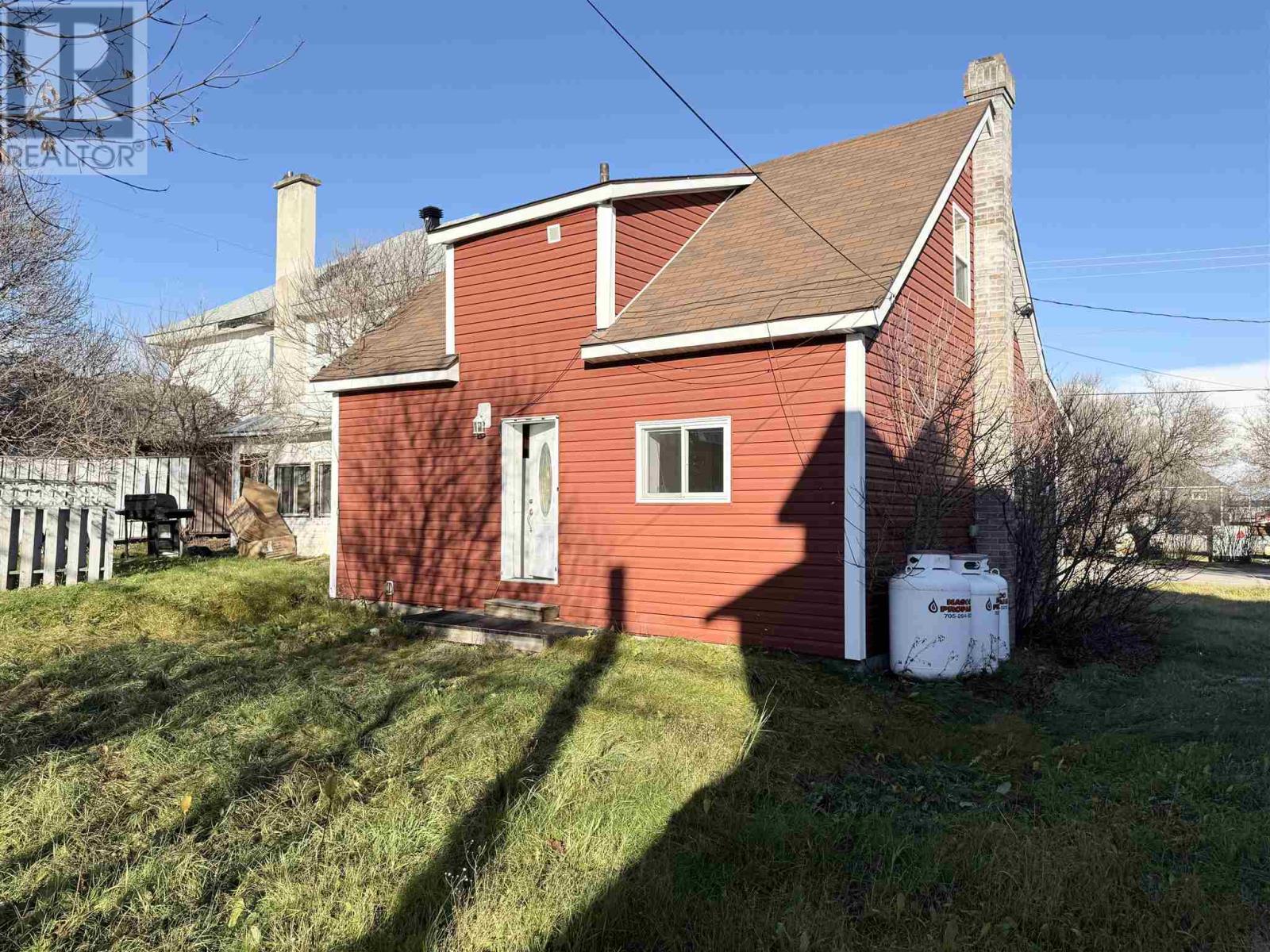 41 Elgin St, Chapleau, Ontario  P0M 1K0 - Photo 3 - SM253177