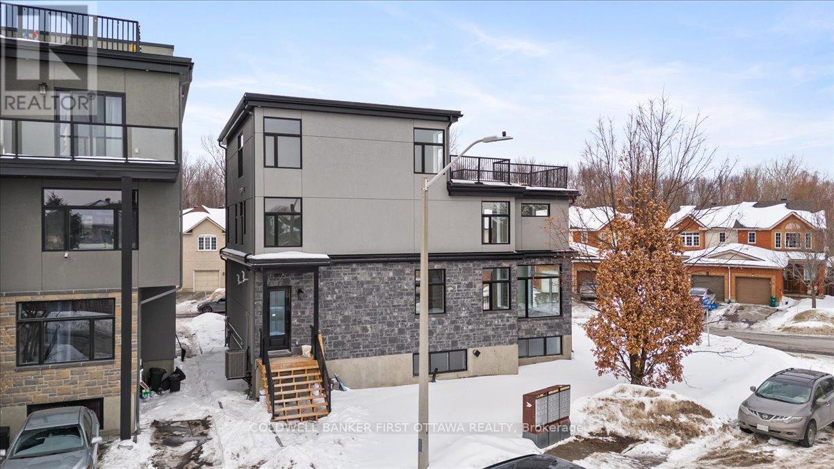 20 Inverkip Avenue, Ottawa, Ontario  K1T 4B7 - Photo 3 - X12793344