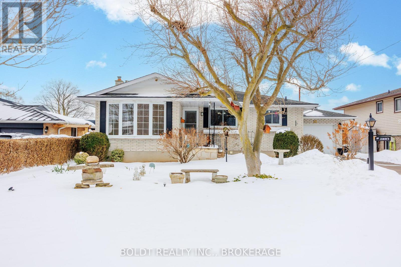 15 Nottingham Court, St. Catharines, Ontario  L2M 1L6 - Photo 1 - X12793410