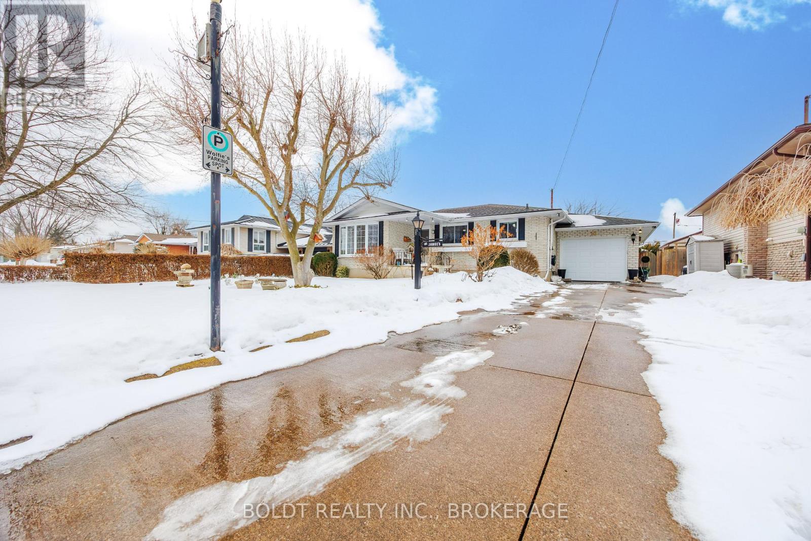 15 Nottingham Court, St. Catharines, Ontario  L2M 1L6 - Photo 3 - X12793410